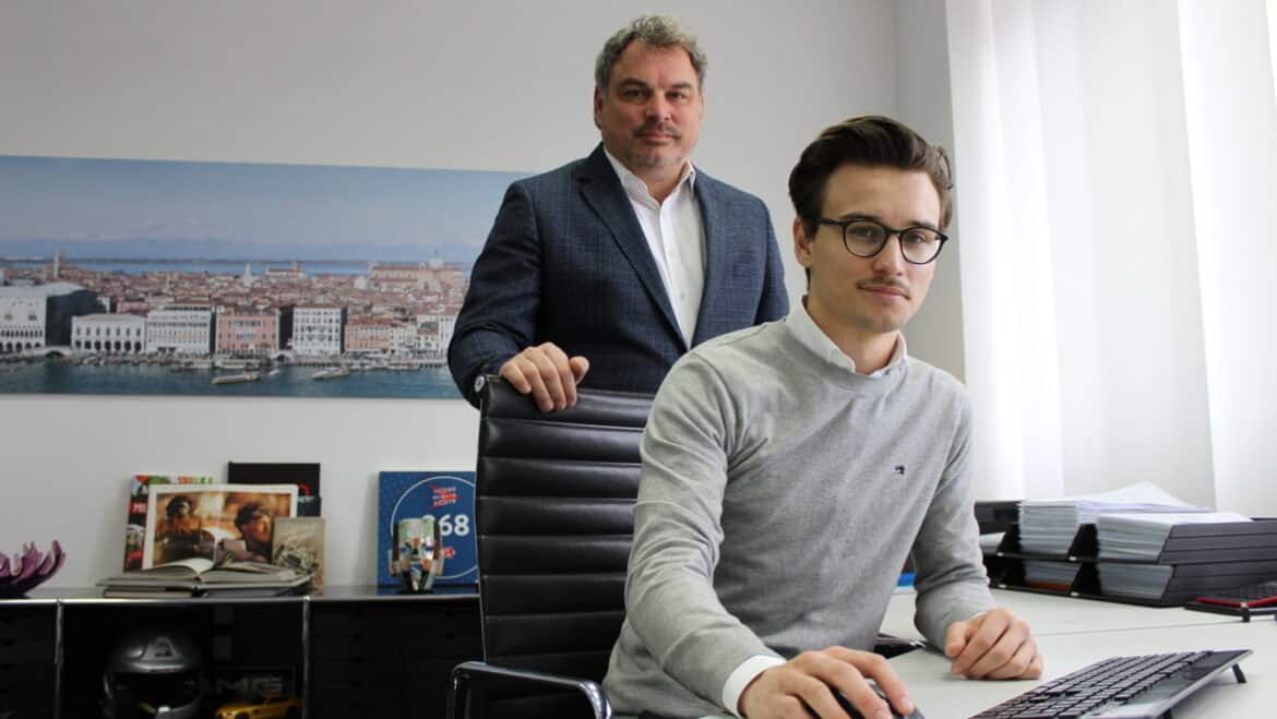 Marcello und Johannes Danieli mit der Entscheidung für den Neubau der Containerlagerhalle gemeinsam die Weichen in Richtung Zukunftssicherung.
